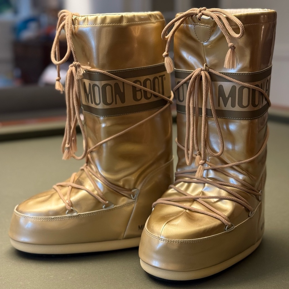 NWT Moon Boot Metallic Gold Snow Boots